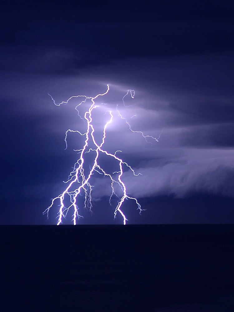 Awesome Lightning Strike by ilovethenight