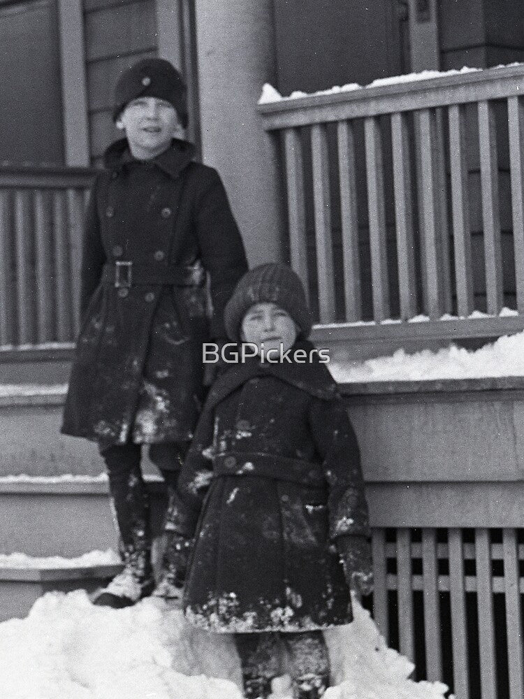 Vintage Children in Winter by BGPickers
